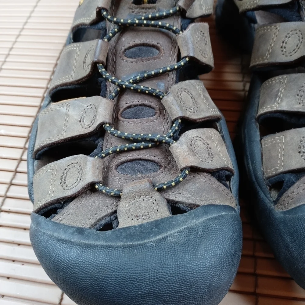Keen SM 0608 Leather Waterproof Sandals Shoes Hiking Walking men's Sz 8.5 .  59.